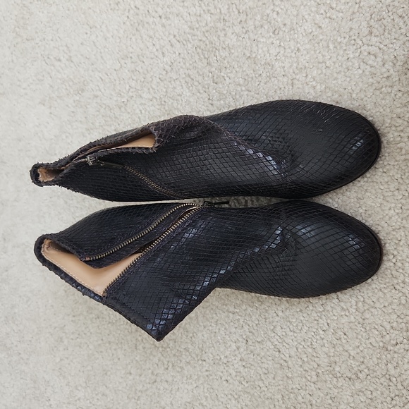 Sigerson Morrison 'Snakeskin' booties - Picture 1 of 8